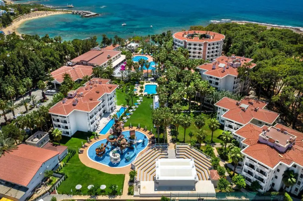 Фото отеля UTOPIA RESORT & RESIDENCE (EX. ALARA PARK HOTEL)