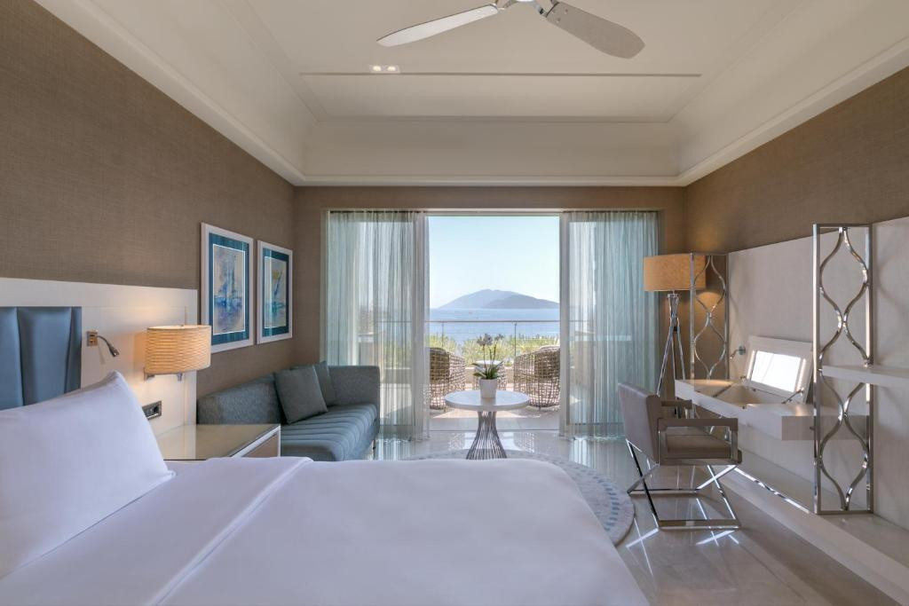 Фото отеля CARESSE A LUXURY COLLECTION, 2