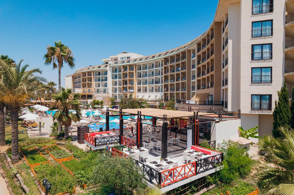 Фото отеля SELECTUM FAMILY COMFORT SIDE (EX. LYRA RESORT HOTEL)