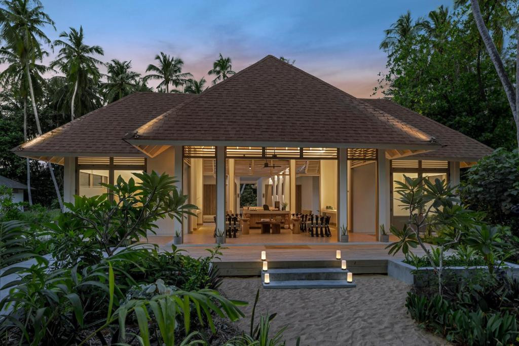 Фото отеля AVANI+ FARES MALDIVES RESORT