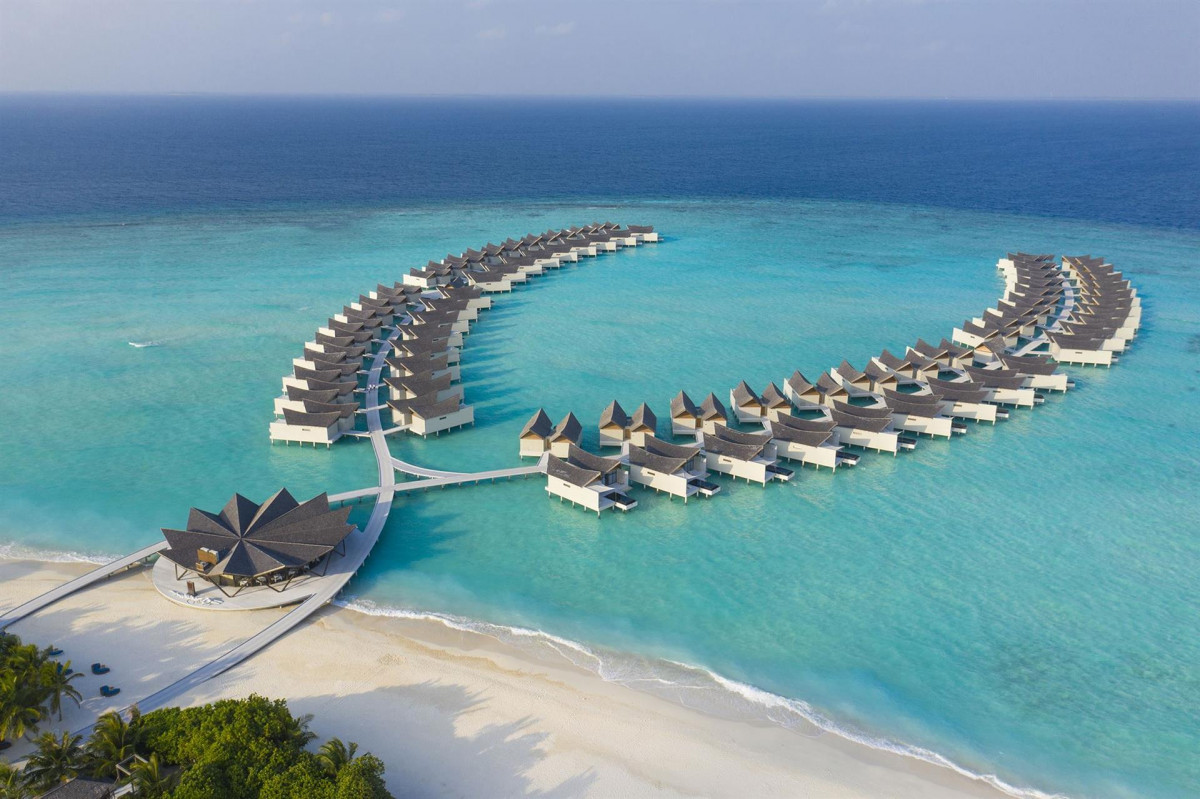 Фото отеля KUREDHIVARU RESORT & SPA (EX.MOVENPICK RESORT KUREDHIVARU MALDIVES), 3