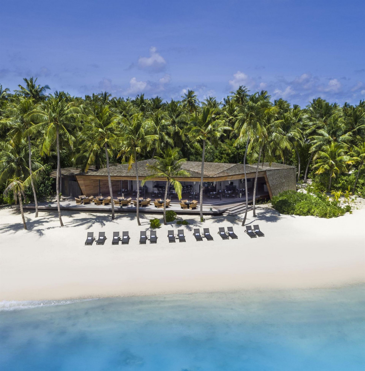 Фото отеля THE ST. REGIS MALDIVES VOMMULI RESORT, 2